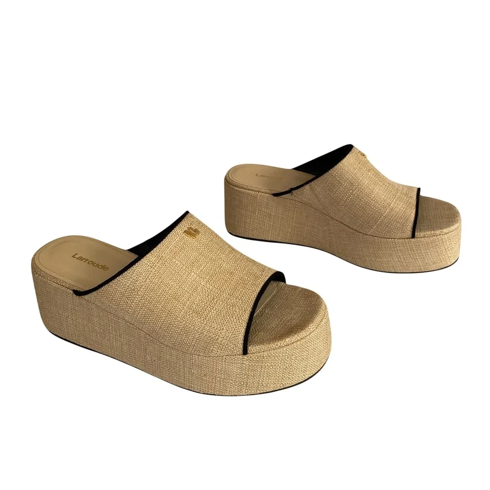 Larroude NEW Charli Mule Platform Natural Raffia Black Trim Gold Logo Womens 8.5